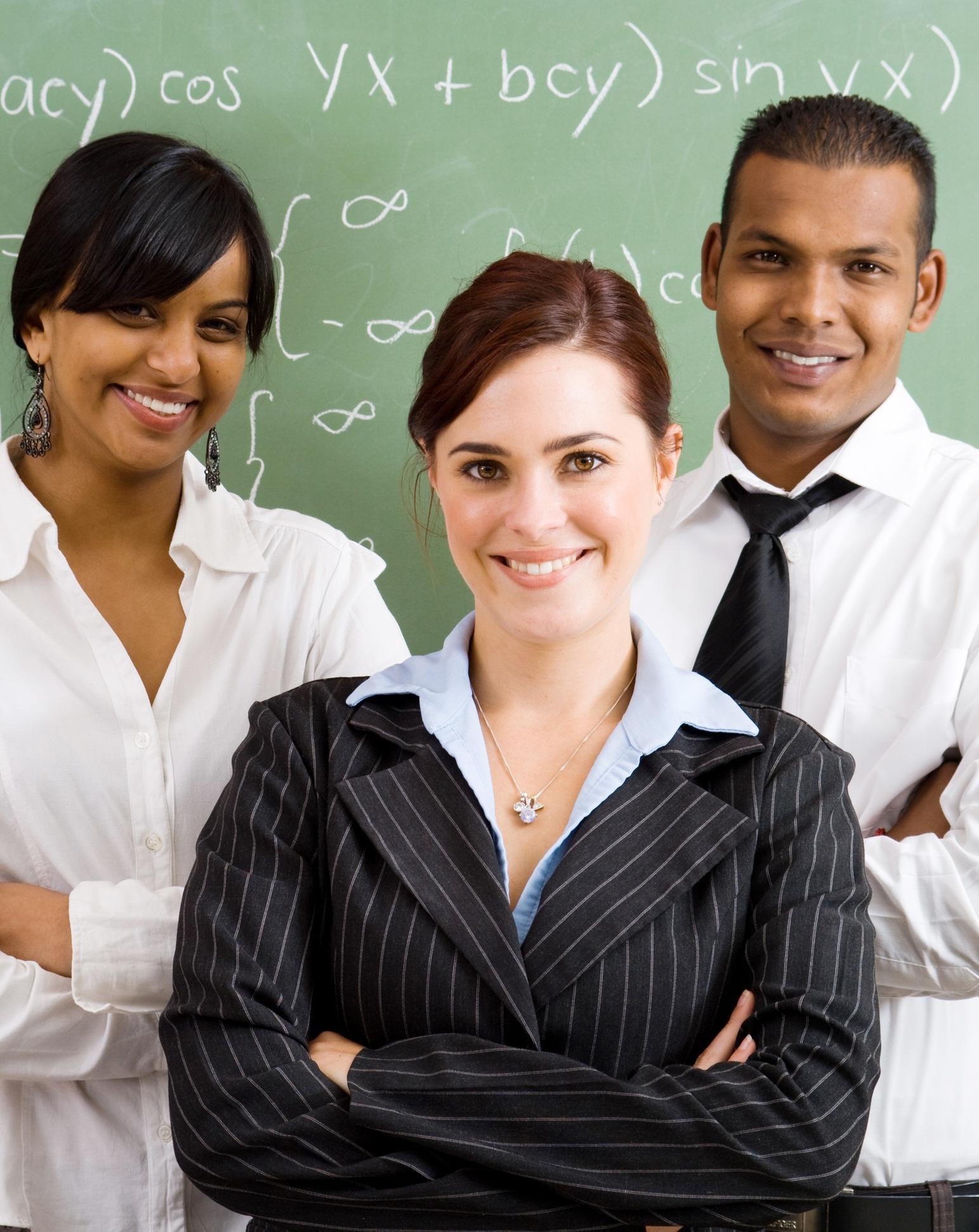 Молодые педагоги группа. Учитель и студенты. Молодые педагоги группа. Мужской коллектив. Счастливые студенты.