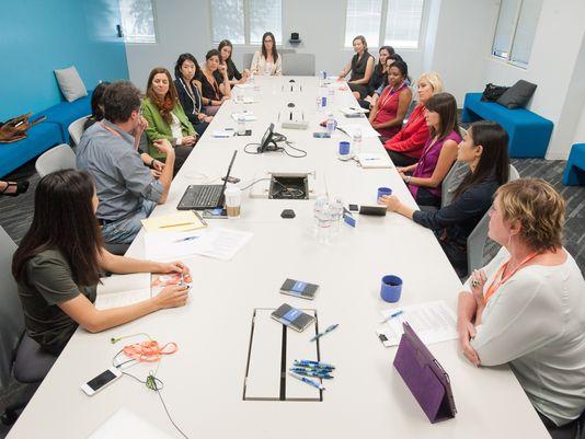 03f.roundtable2.jpg
